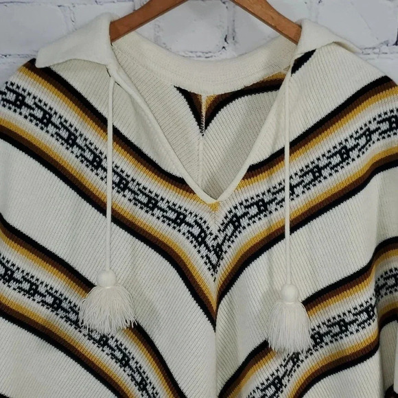 Vtg 70s Ethnic Fringed Mexican Boho Hippie Poncho Sweater Cape Jacket Blanket - Picture 2 of 10